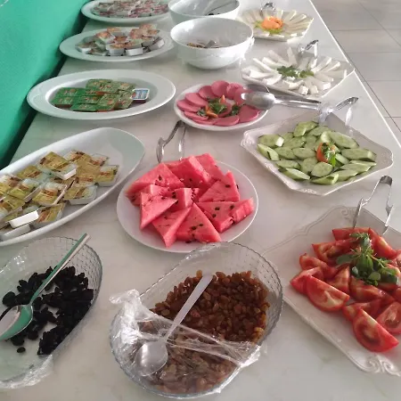 Elegant Baronessa Apart アパートホテル 3*