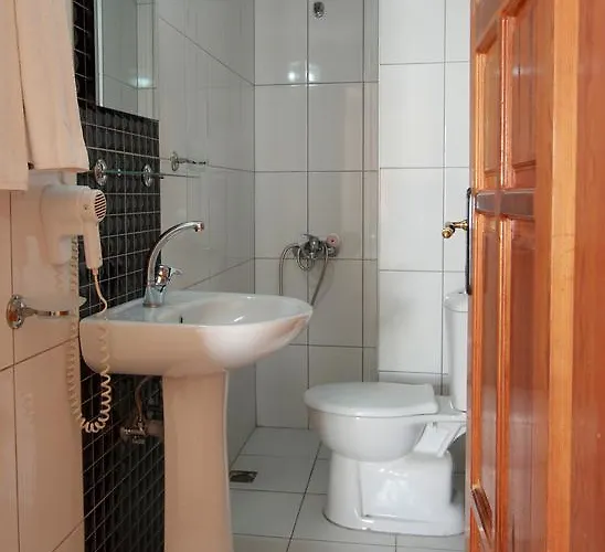 Elegant Baronessa Apart Apartmanhotel 3*