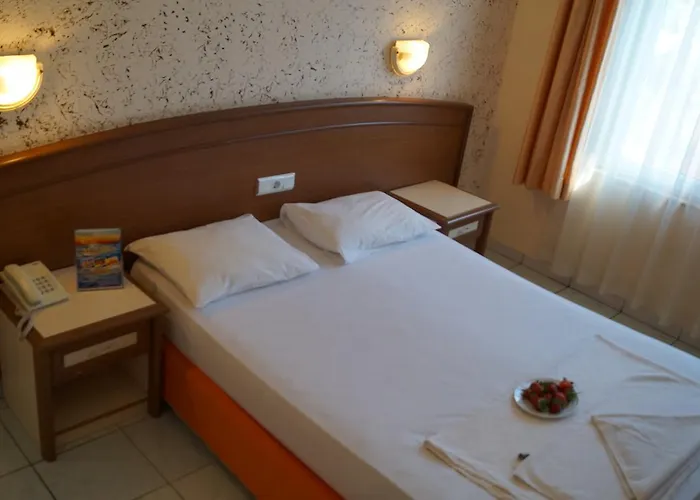 Elegant Baronessa Apart Apartmanhotel 3*